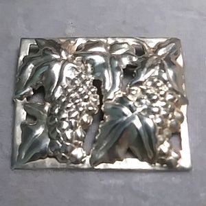 925 Sterling Silver vintage Grape vine brooch.